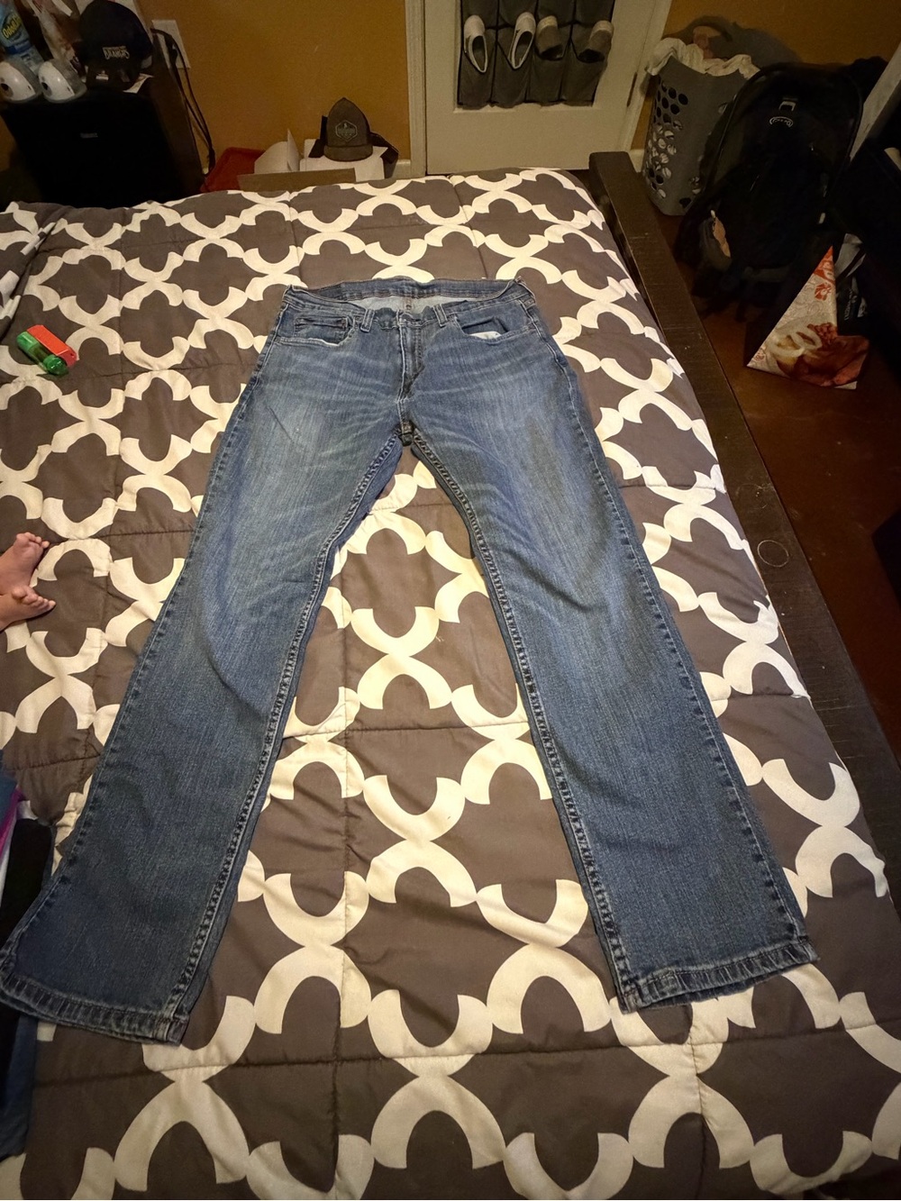 Levi's Men's Straight Jeans in Medium Blue Wash